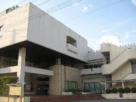 �ɓޒ������Z���^�[�E�R�~���j�e�B�Z���^�[