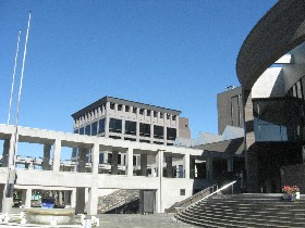 ����s�������Z���^�[�~���[�Y