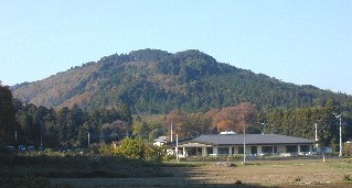 嵐山渓谷南側からの大平山