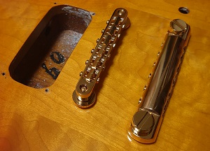 ブリッジとテールピース