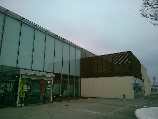 �O���s,�s�A���V�e�B�𗬃Z���^�[