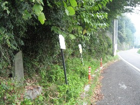 兜川畔の芭蕉句碑