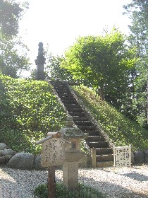 中山信吉公の墓