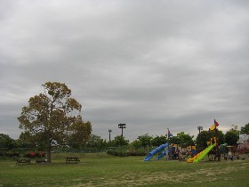 �k�{��������